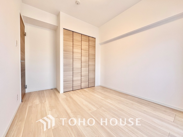 内装 光あふれるリビングは、笑顔の舞台。家族みんなで過ごすかけがえのない時間が、温かい思い出を作ります。