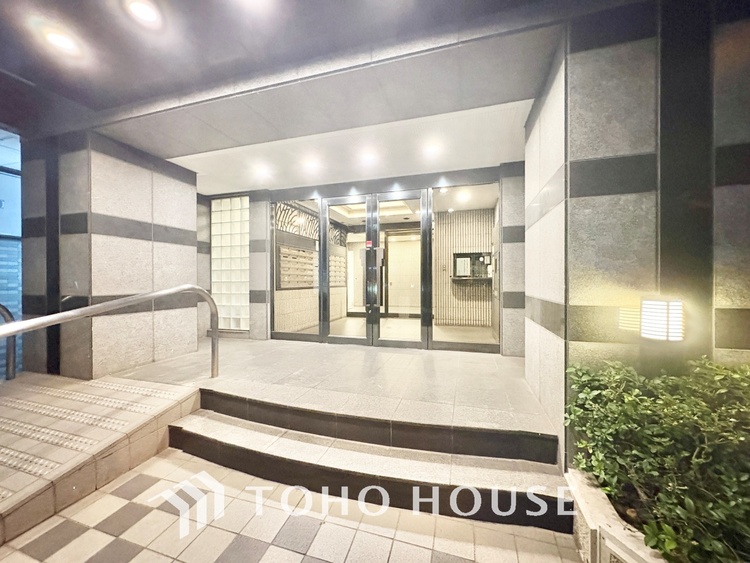 外観 ほんの少しのこだわり。ちょっとした色使いがその家がもつ雰囲気、趣（おもむき）を携え、暮らす家族や訪ねてくる友人・知人に新鮮な香りを運んできます。