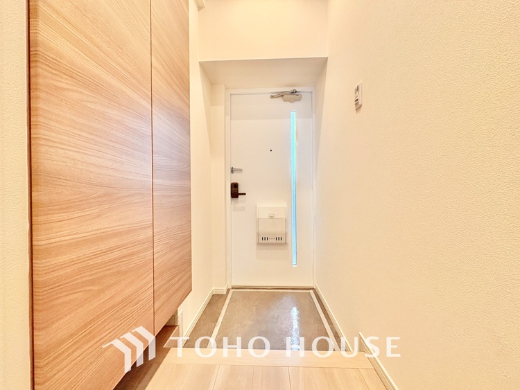 外観 明るく大きなリビングは、家族の安心と快適を育む空間。のびやかな広さが毎日の暮らしをより豊かに彩ります。