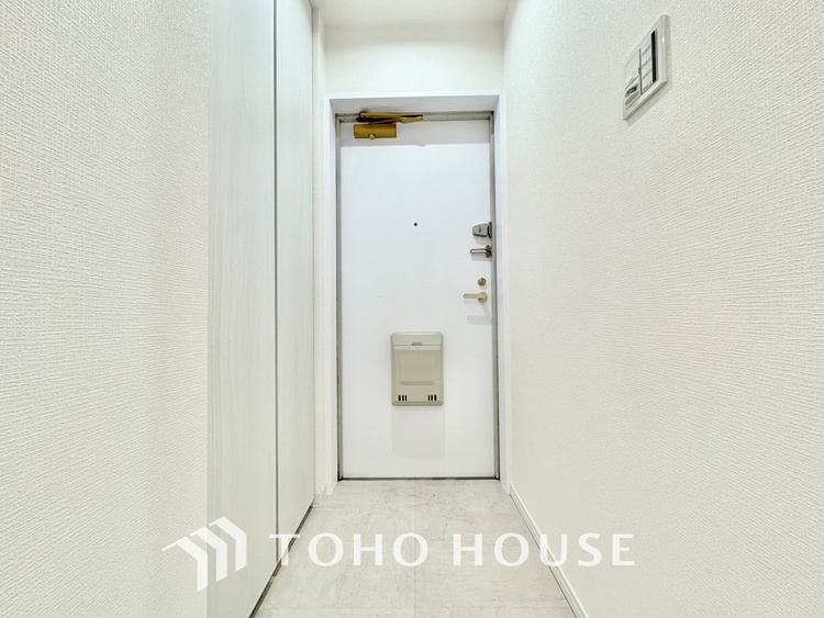 外観 明るく大きなリビングは、家族の安心と快適を育む空間。のびやかな広さが毎日の暮らしをより豊かに彩ります。