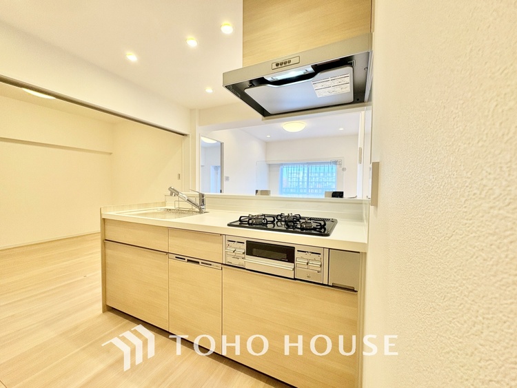 キッチン 上質な素材に囲まれたキッチンは、穏やかな時間が流れる特別な空間。洗練された料理が生まれる場所です。