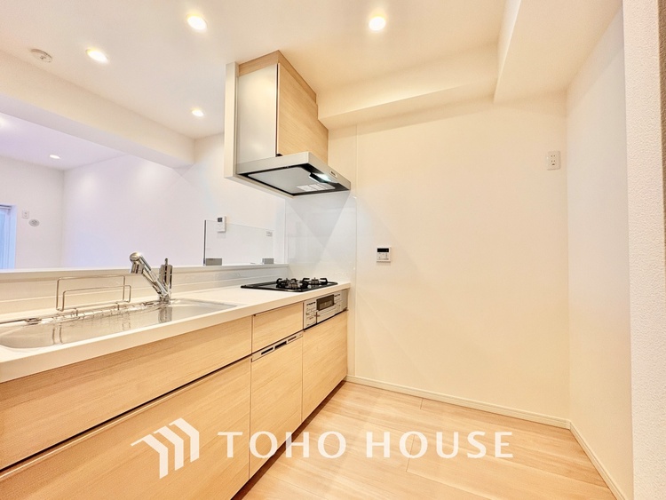 キッチン 時を超えて愛されるデザインが、日常を特別なひとときへと昇華させます。この場所から、心満たされる豊かな食卓が始まります。