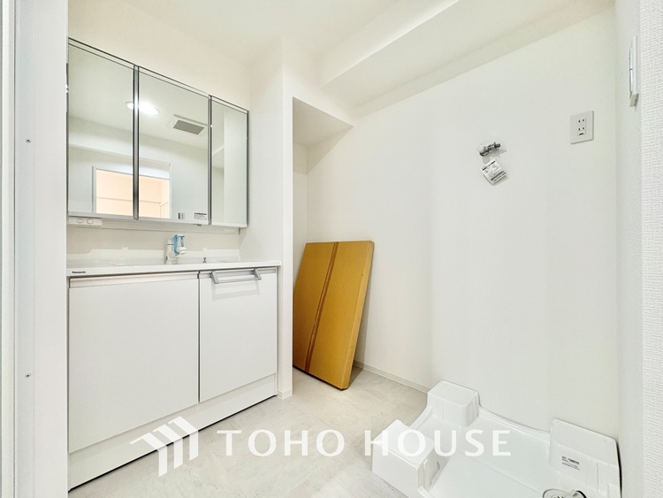 洗面 清潔感あふれる洗面化粧台で、毎日の身支度を快適にサポートします。