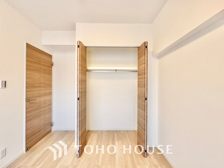 収納 無駄を削ぎ落としたミニマルなデザインが、空間に静謐な美しさをもたらします。研ぎ澄まされた感性を満たす場所です。