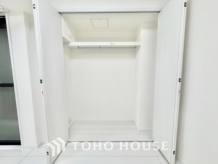 収納 無駄を削ぎ落としたミニマルなデザインが、空間に静謐な美しさをもたらします。研ぎ澄まされた感性を満たす場所です。