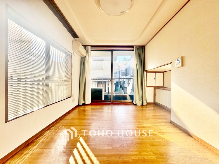 内装 ◆癒しの空間◆室内構成に拘り採光とセンスを散りばめた空間。それは『柔らかさ』に似た素敵な居場所。そこに暮らす人のことを考えつくり出したものは『癒し』という心地よい居場所なんだと思う