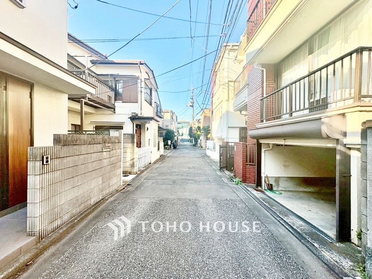 その他 ◆リビング◆家族の温かみ、子供の成長、木々のささやき、星々の歌声。自然と調和し緑と語り合い、そんな環境に恵まれ家族は1歩ずつ前進する。だんらんリビングで今日も家族の明日への誓い。