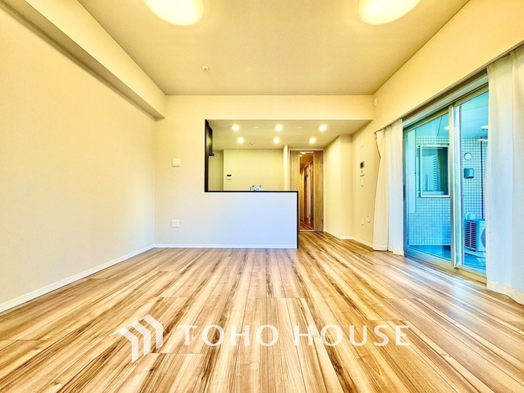 内装 窓をあけると通り抜ける風。清々しく心地よいそよ風が、この空間を涼やかに。風通しの良さは人にとっても家にとっても健康的で気持ちいいもの。