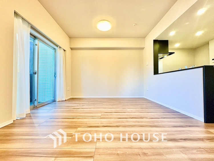 内装 叶えたかったのは落ち着きのあるナチュラルな風合い。そして開放感があるリビング。優雅な気分に浸れる幸せな時間をこの空間で。