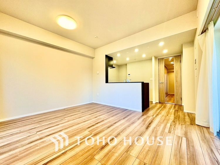 内装 太陽光をたくさん感じながら、明るく豊かな暮らしを約束する住まい。四季の移ろいを感じながら、我が子の成長を見守る。そんな家がここに。