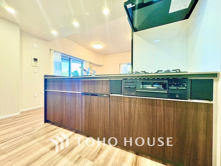 キッチン インテリアだけでなく、毎日のお料理を楽しく、軽やかにする多彩な設備・仕様。