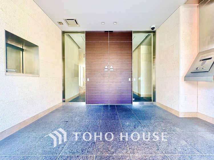 エントランス エントランスはマンションの顔。清潔感、存在感のあるエントランスは居住者の心を豊かにする。