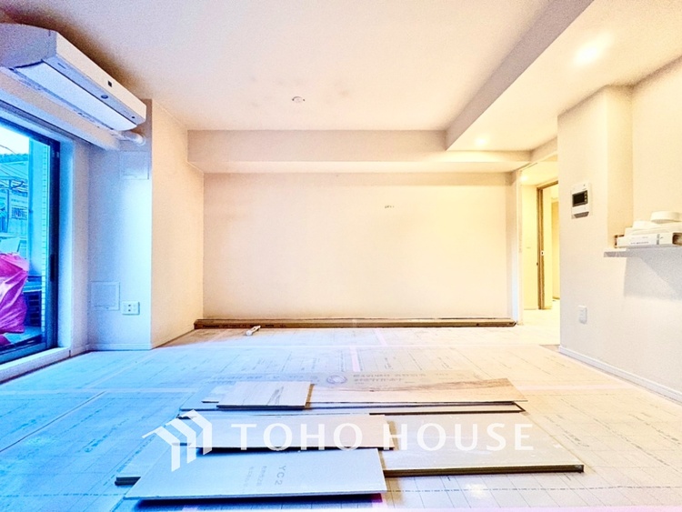 内装 叶えたかったのは落ち着きのあるナチュラルな風合い。そして開放感があるリビング。優雅な気分に浸れる幸せな時間をこの空間で。