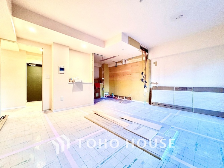 その他 自然光のありがたさ。柔らかい光に包まれて、ゆったりと読書などはいかがでしょうか？街のざわめき、夜の静寂。至福の時