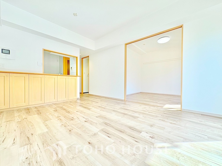 内装 ◆時を忘れる場所◆ここにはみんなが集い、食事と楽しい会話が始まる。話に夢中になりすぎて、ついつい時を忘れ夜半過ぎになってしまう。そんな束の間の幸せを感じさせてくれる場所でありたい。