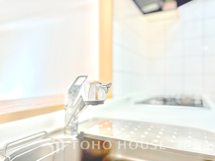 キッチン ◆隠された美しさ◆流麗な音楽が流れているような繊細でいながら整然かつ堅牢なこの空間。この空間は確かに美しい。しかし、そこには美しさ以上のものが隠されている。