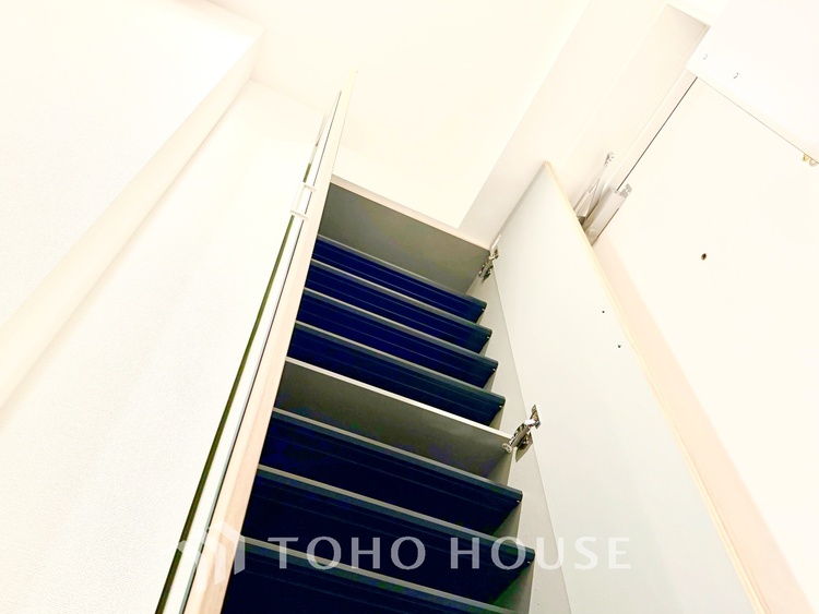 内装 靴を美しく収納できて、マジックのように玄関がすっきりします。