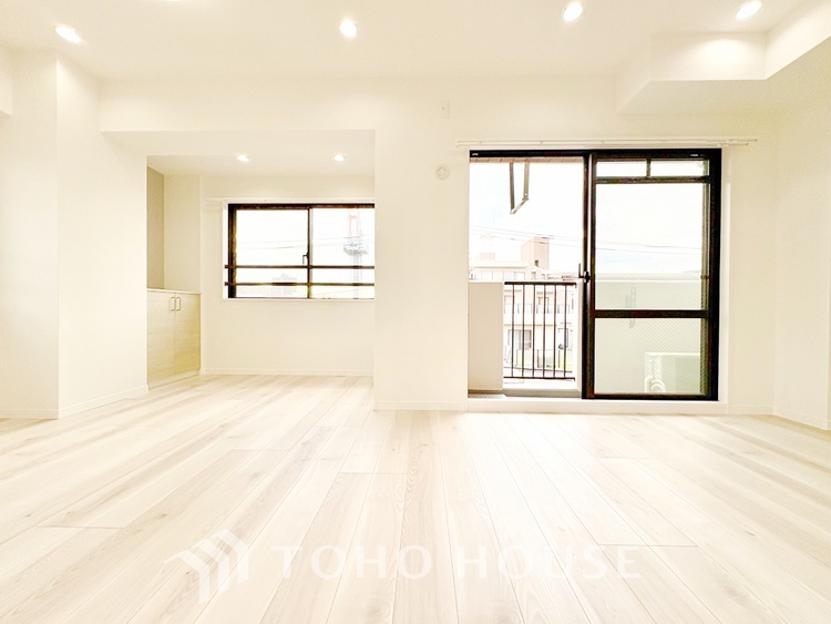 内装 【Private room】家族個々の安らぎの空間。プライベートなBedRoomは暮らす方の感性で造り上げたいもの。誰もが好みで飾れるシンプルな室内に仕上げてあります。