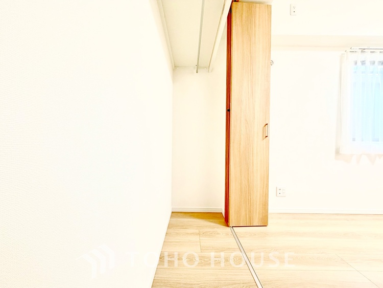 収納 【Quietness】プライベートなお部屋では静かに時を過ごしたい。読書をして、物思いにふける・・光りに満たされた安らぎの空間をがここにはあります。