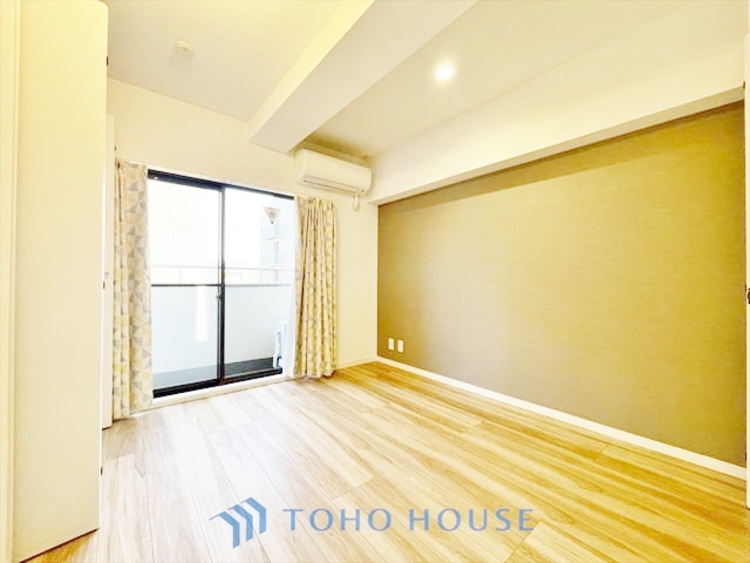 内装 ◆窓を開けると◆冷涼な風、そよぐリビング。だんらんの場所はここから始まり、ここで終わる。家族の笑顔が集う素敵な場所だから、こだわり抜いた思いが詰まっているのだと思う。