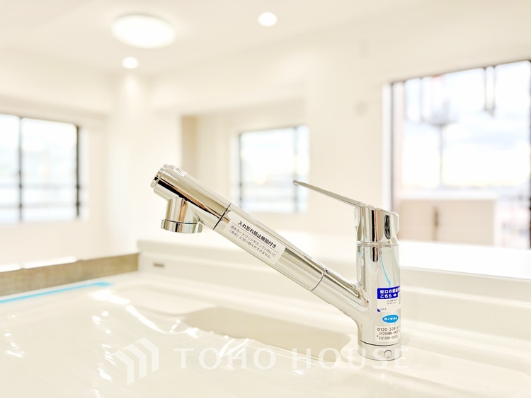 その他 【House of the Sun】太陽の温かな光がお家全体を照らす。そこには目を輝かせ笑顔で見つめてくれる君がいて、「ただいま」の言葉がこだまする。そんな君の瞳に恋している。