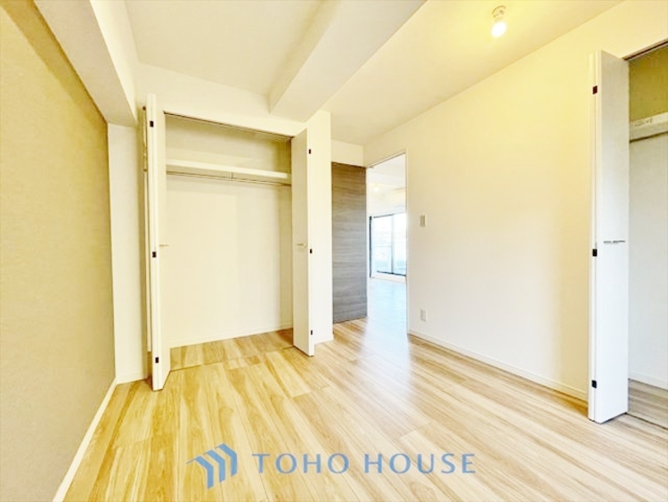 内装 ◆色彩◆この空間に放たれた光は華美なまでに演出されたデザイン。流れる時をより芳醇なコーヒーの様な色彩奏でるアダージョ。そして情景豊かな作品のような暮らしがイメージできる。