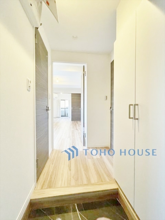 内装 ◆海の向こうへ沈む夕日◆オレンジ色の光は大人になった今の僕にはわかる。1日の終わりを伝えに来たわけではなく、また明日が来る方へ導いてくれた事を。