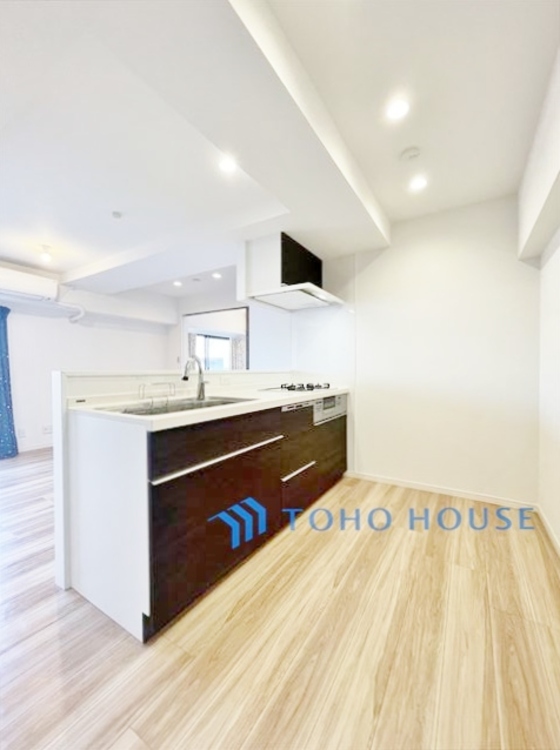 キッチン ◆ここに在る◆事も無げに美しく、伝えるには筆舌に尽くし難い。豪華絢爛や華美と言う事ではなく、住まう者にとって暮らし易く心地がいいと言う美しさがこの住まいには込められている。