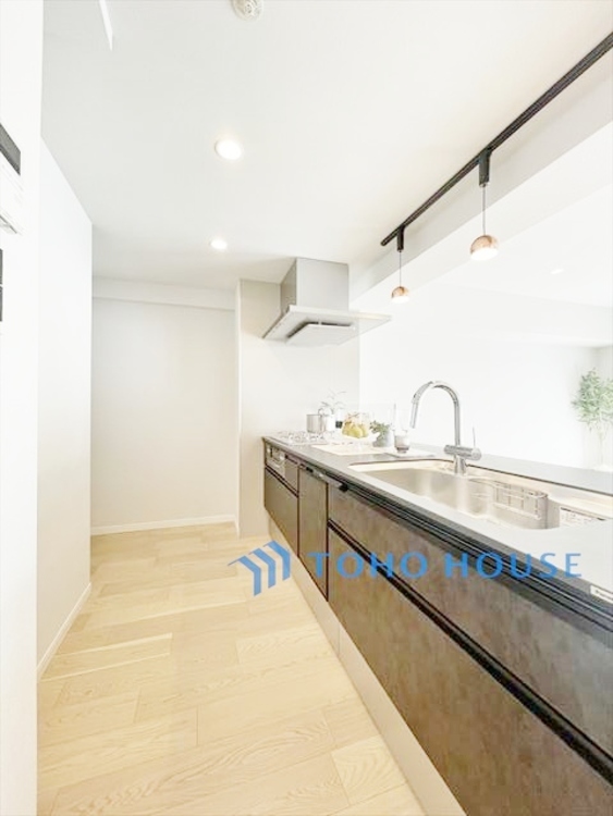 内装 ◆ここに在る◆事も無げに美しく、伝えるには筆舌に尽くし難い。豪華絢爛や華美と言う事ではなく、住まう者にとって暮らし易く心地がいいと言う美しさがこの住まいには込められている。