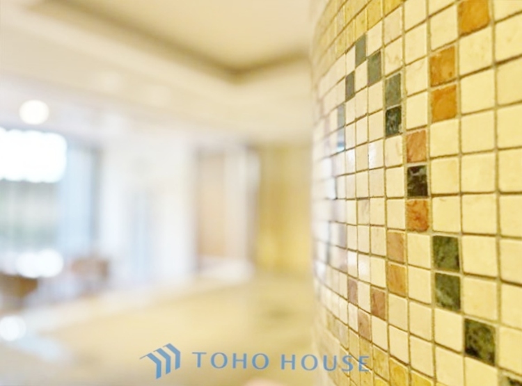 外観 ◆水面に映る◆紅葉を纏った山々を眺め、美しさのあまり感嘆のため息を漏らした事は無いだろうか。いつしか忘れかけていた自然の美しさと力強さを思い出させてくれる、そんな景色がここにもある。