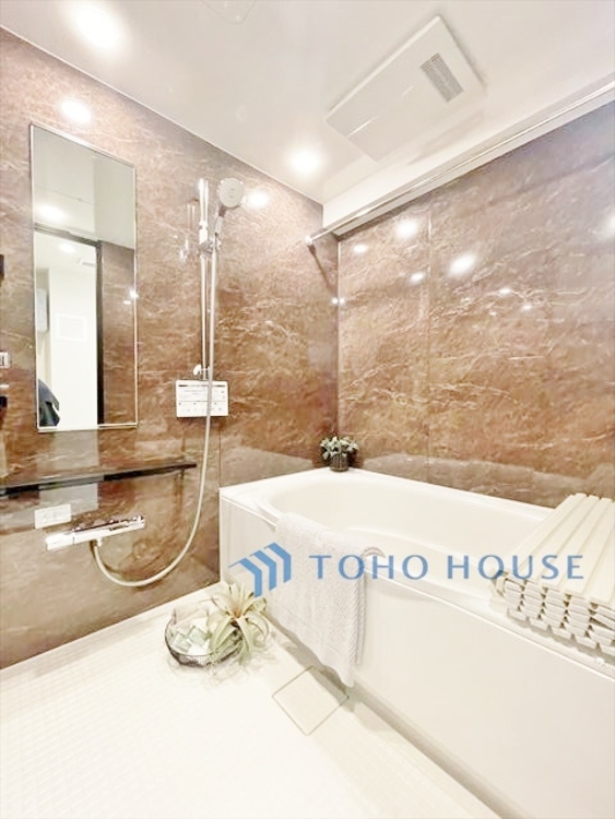 風呂 ◆陽溜まり◆の温もりを感じ、ふわりと寄り添う太陽の妖精たちが自然と僕達を微睡ませる。うとうとしたい訳ではないがそんな時間が嫌いじゃない自分がここにいる。