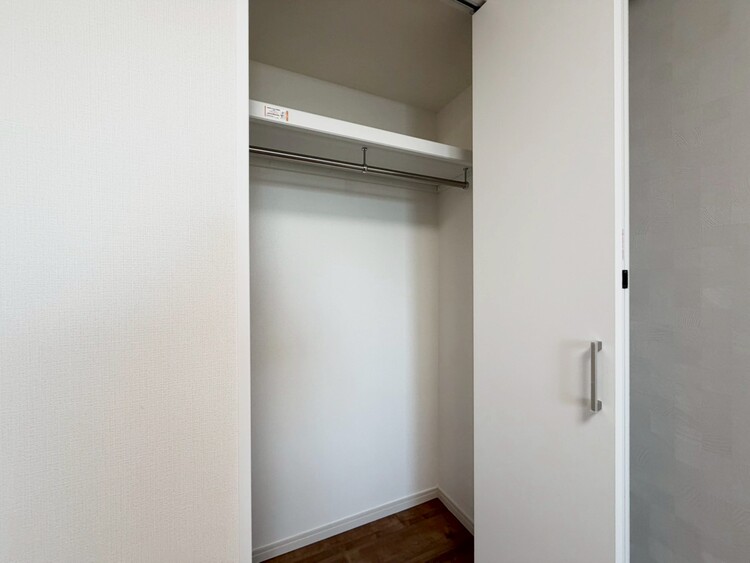 その他 収納スペースが付いていて、お部屋を広く使っていただけます。