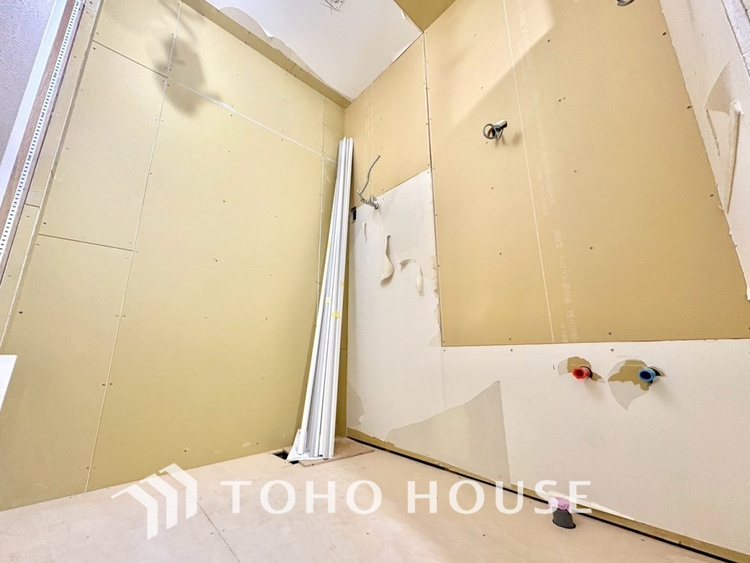 洗面 現在改装中◆快適◆煌びやかな暮らしの中にも忘れたくない快適さ。大きな収納が助けてくれます。