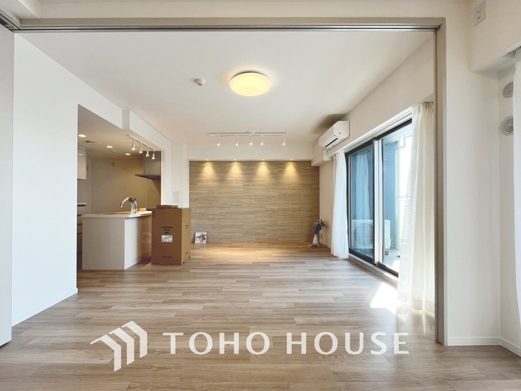 内装 【LIVING】◆眩い◆光が燦々と入り、家族の笑顔を照らす。「いつまでも続いて」と願う夢のような毎日がここにある。