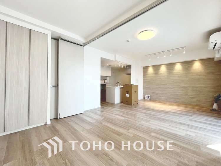 内装 【LIVING】◆陽光◆が差し込む。この開放的なLDKに家族の笑顔が集う。家族が一緒に過ごす空間は明るく、そして居心地よく。