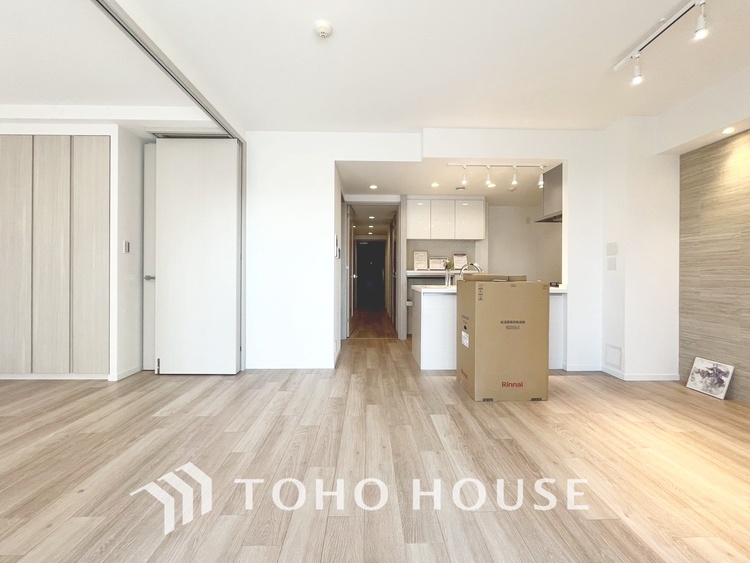 内装 【LIVING】◆扉を◆開くとこの景色。家族の”おかえり”の声が聞こえてきそう。