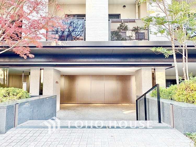 その他 【ENTRANCE】◆そびえ立つ◆我が家のシンボル。遠くの空が赤く染まる夕べが待ち遠しい。