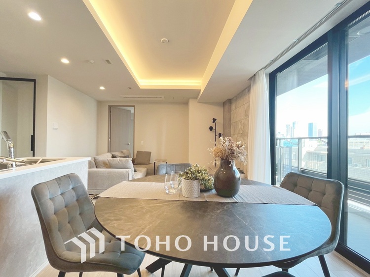 内装 【LIVING】◆眩い◆光が燦々と入り、家族の笑顔を照らす。「いつまでも続いて」と願う夢のような毎日がここにある。