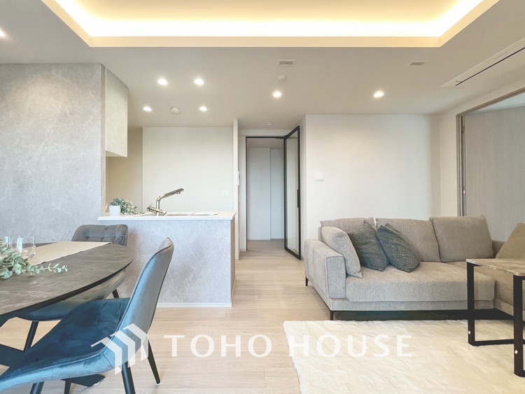 内装 【LIVING】◆扉を◆開くとこの景色。家族の”おかえり”の声が聞こえてきそう。