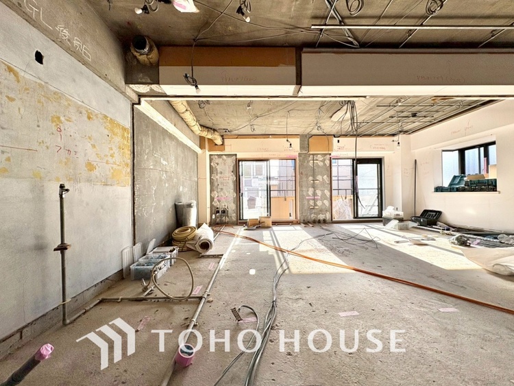 内装 現在改装中◆煌びやか◆愛おしい家族との団欒の時間をより一層幸せなものに感じさせる煌びやかなLDK。輝かしい毎日が待っています。