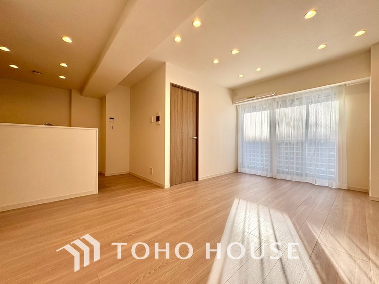 内装 【LIVING】◆眩い◆光が燦々と入り、家族の笑顔を照らす。「いつまでも続いて」と願う夢のような毎日がここにある。