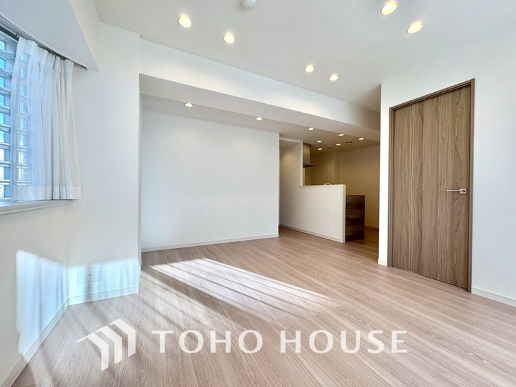 内装 【LIVING】◆扉を◆開くとこの景色。家族の”おかえり”の声が聞こえてきそう。