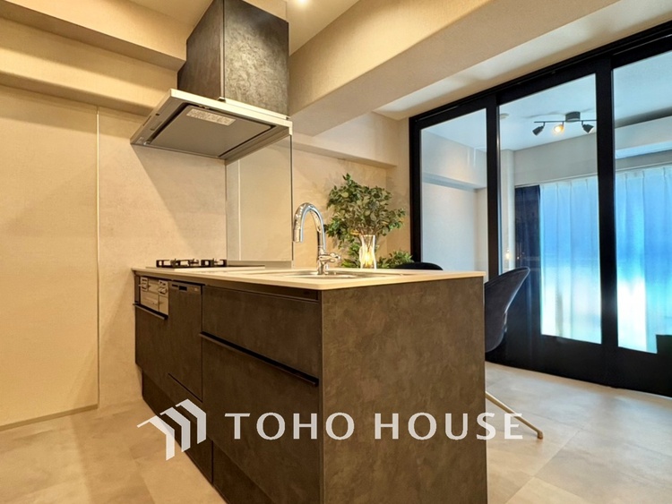 キッチン 【APPEARANCE】◆眩い◆光が燦々と入り、家族の笑顔を照らす。「いつまでも続いて」と願う夢のような毎日がここにある。