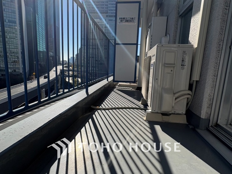 その他 【BALCONY】◆BLUE SKY◆自然の心地よさに包まれる。大開口の外に広がるのは爽やかな青空。