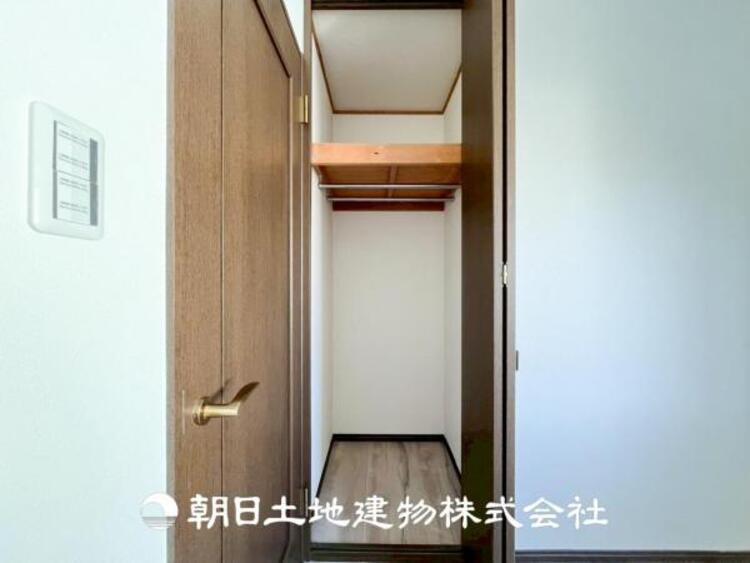 収納 【収納】部屋ごとに設けた収納は住みやすさへのこだわりがあります。シンプルで使いやすい収納スペース。