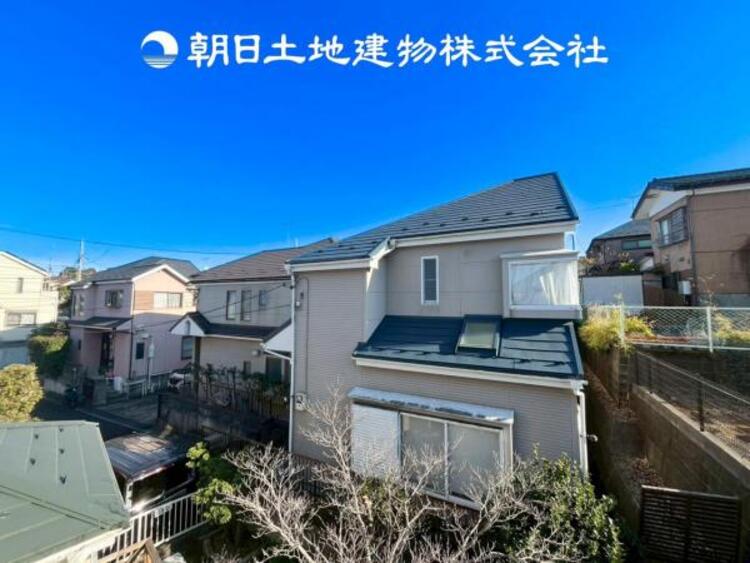 その他 【眺望】目の前に手を伸ばせば、触ることが出来そうな環境が、そのままインテリアになったような印象です。その豊かな眺望にふさわしい空間には、通風・採光にも優れ、心地よい光と風があふれています。