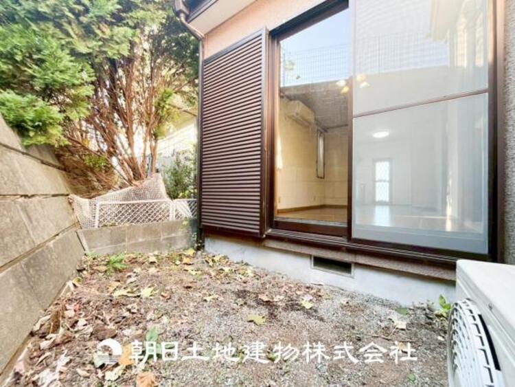 その他 【お庭】年中大活躍のプライベート空間になるお庭は、ご家族の団らんの場として最適なスペース。夏場にはご家族やご友人を招待してのＢＢＱやお子様の水遊びも楽しめますね！家族の思い出作りの場として。