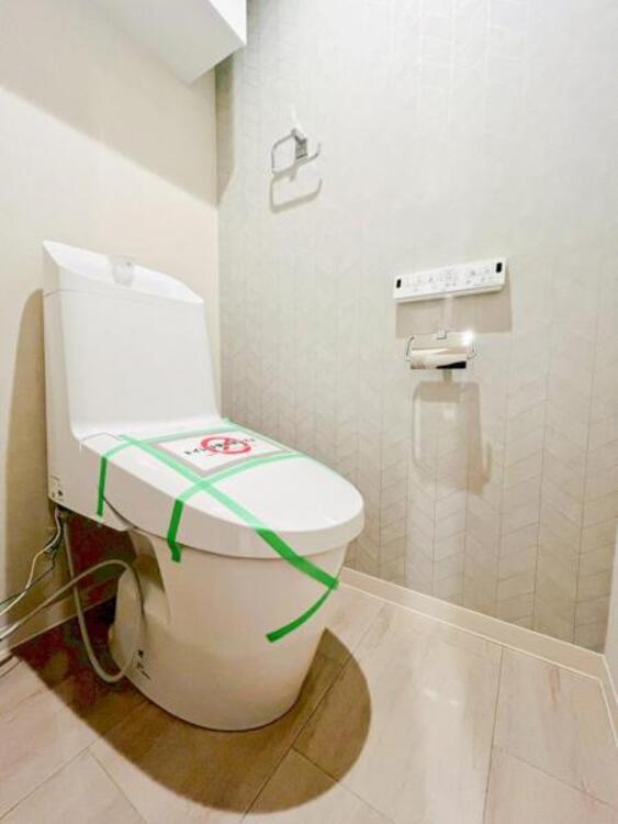 トイレ ウォシュレット、保温機能付き便座など充実の設備です　お掃除がしやすくストレスフリー！！ 