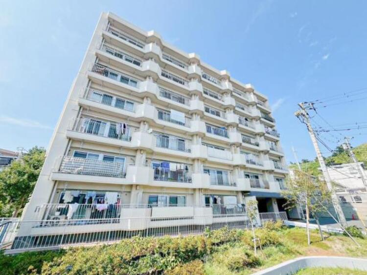 外観 住みやすさとデザイン性を両立させた欲張りな住宅が登場しました　相反しがちなことが相互作用でより良質に！本物だけが表現することができる質の高い機能美はよきものをつなげた古くからの伝統と最新技術の結晶です																			 