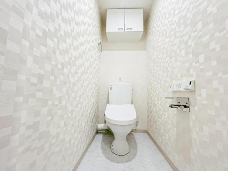 トイレ ウォシュレット、保温機能付き便座など充実の設備です　お掃除がしやすくストレスフリー！！ 